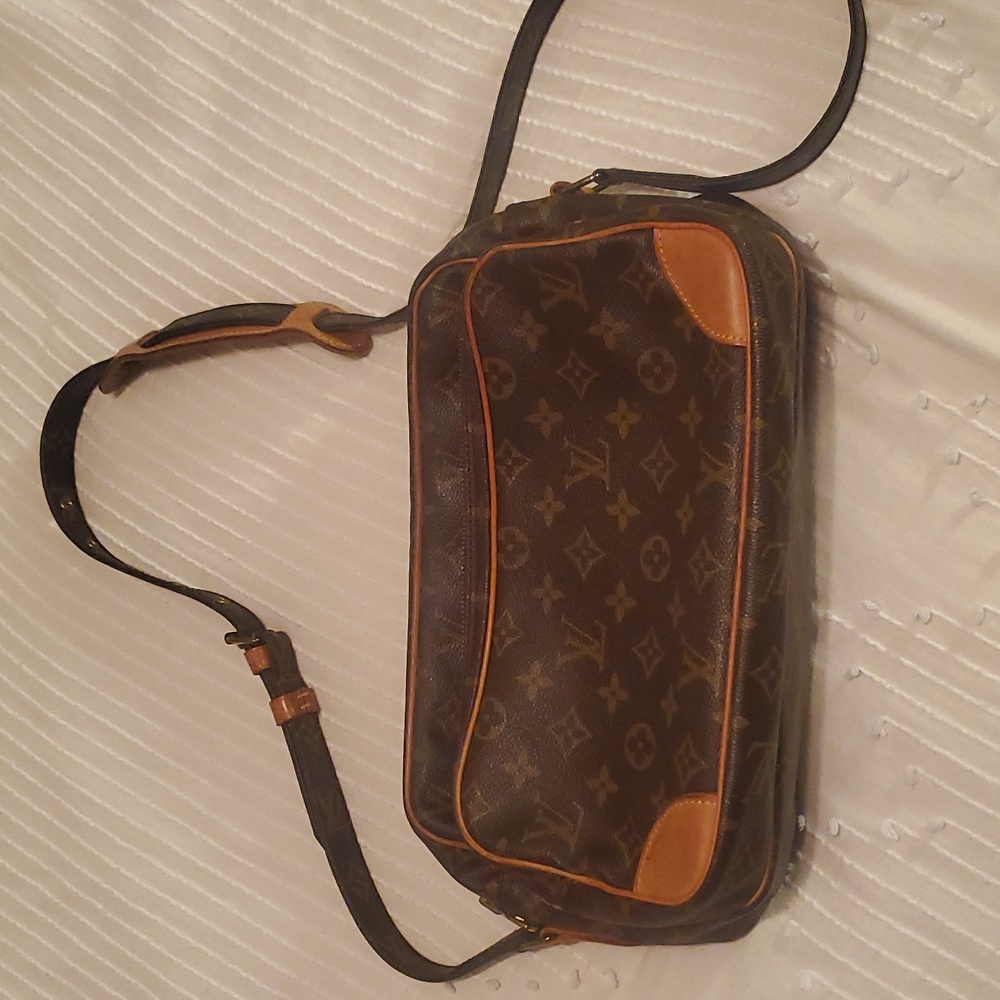 Louis Vuitton vintage monogram canvas Nile .